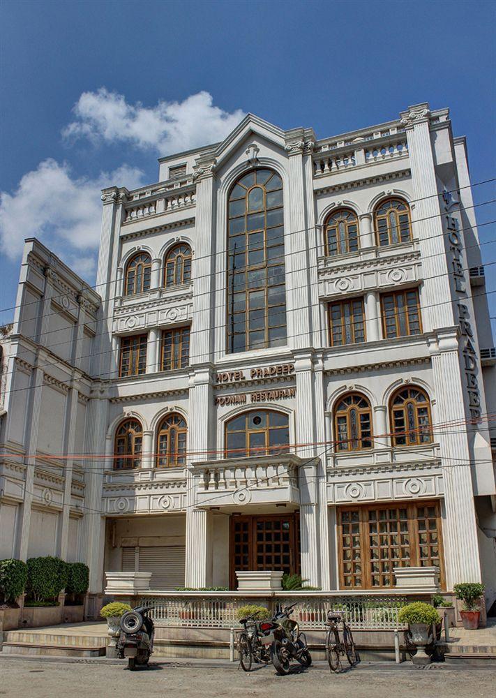 Hotel Pradeep Varanasi Exterior foto
